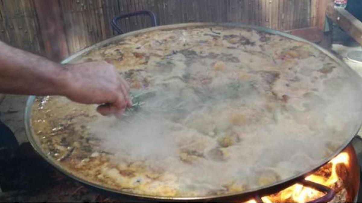Paella tradicional cocinada en Sueca