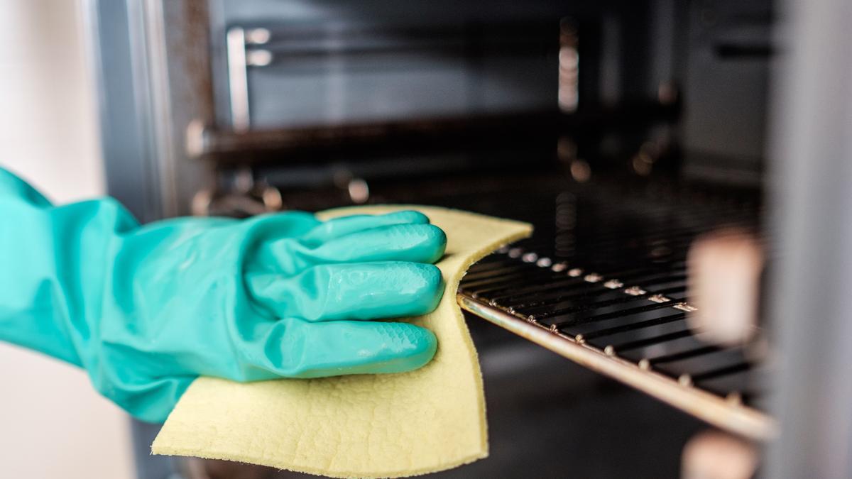 Cómo limpiar el horno de forma eficaz y sin perder tiempo