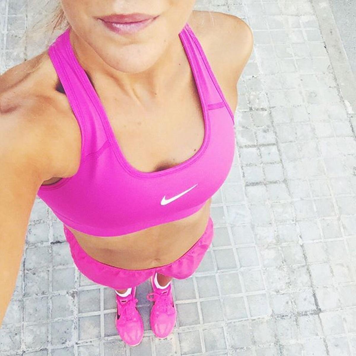 El look en rosa de Miriam Albero para hacer deporte