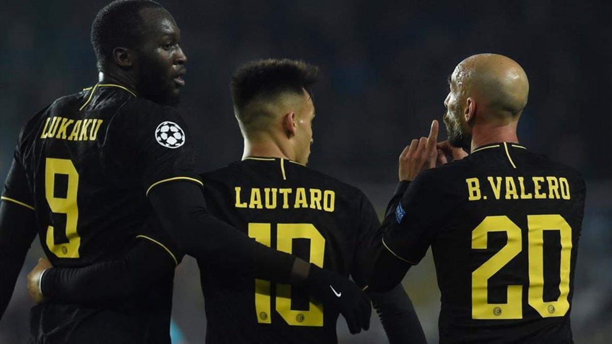Borja y Lautaro, junto a Lukaku en un partido del Inter