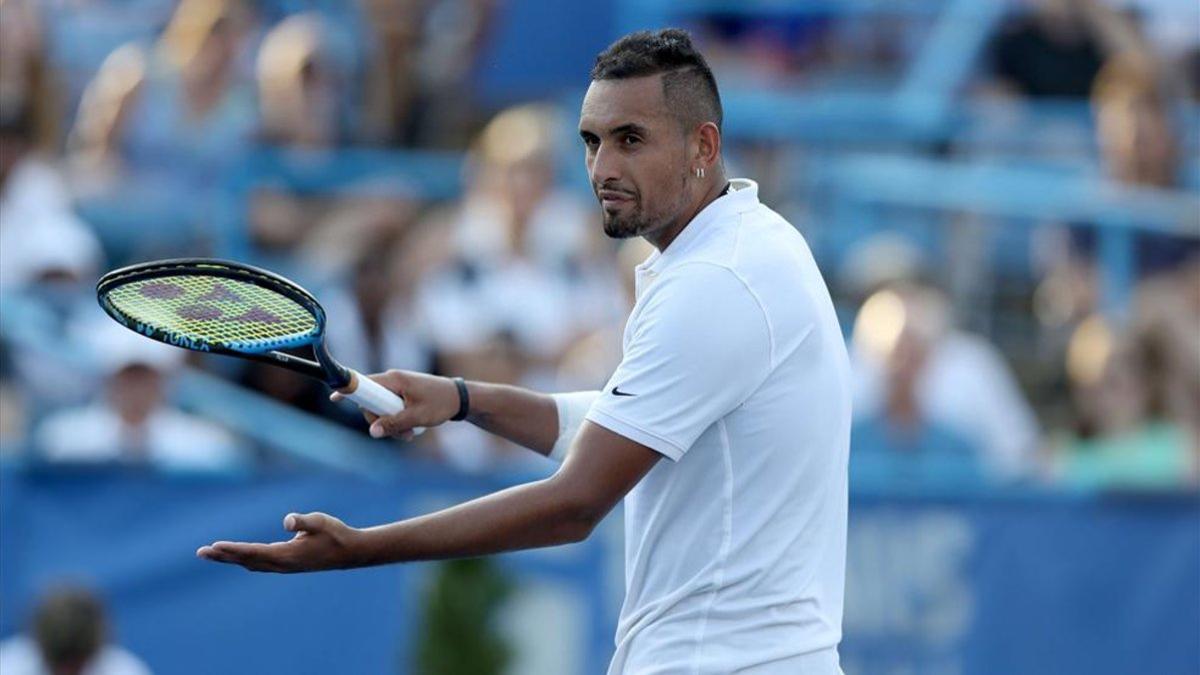 Kyrgios insultó al árbitro y le soltó un escupitajo