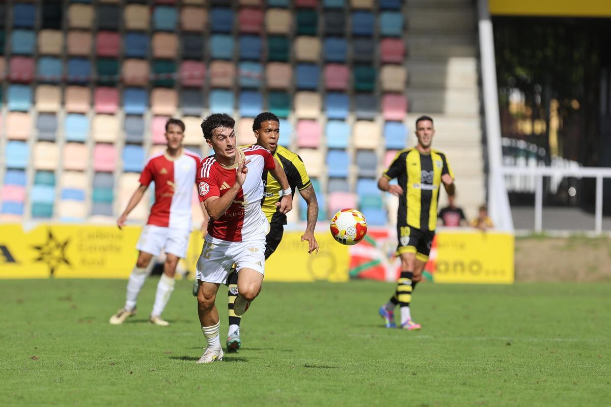 Emi, durante el partido ante el Barakaldo.