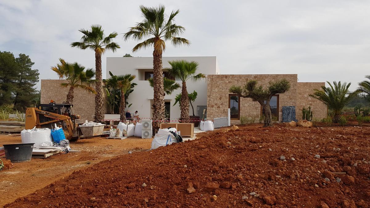 La propiedad de esta villa de Ibiza llevó a cabo obras al margen de la licencia otorgada.