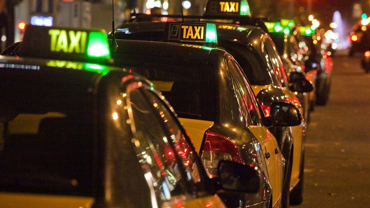 Taxis de noche en Barcelona.