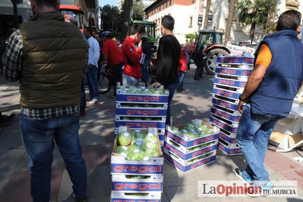 Los tractores se marchan de Murcia después de 29 horas