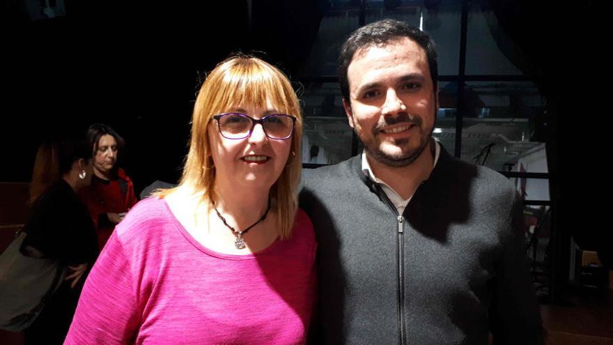 Eli Aleix junto a Alberto Garzón.