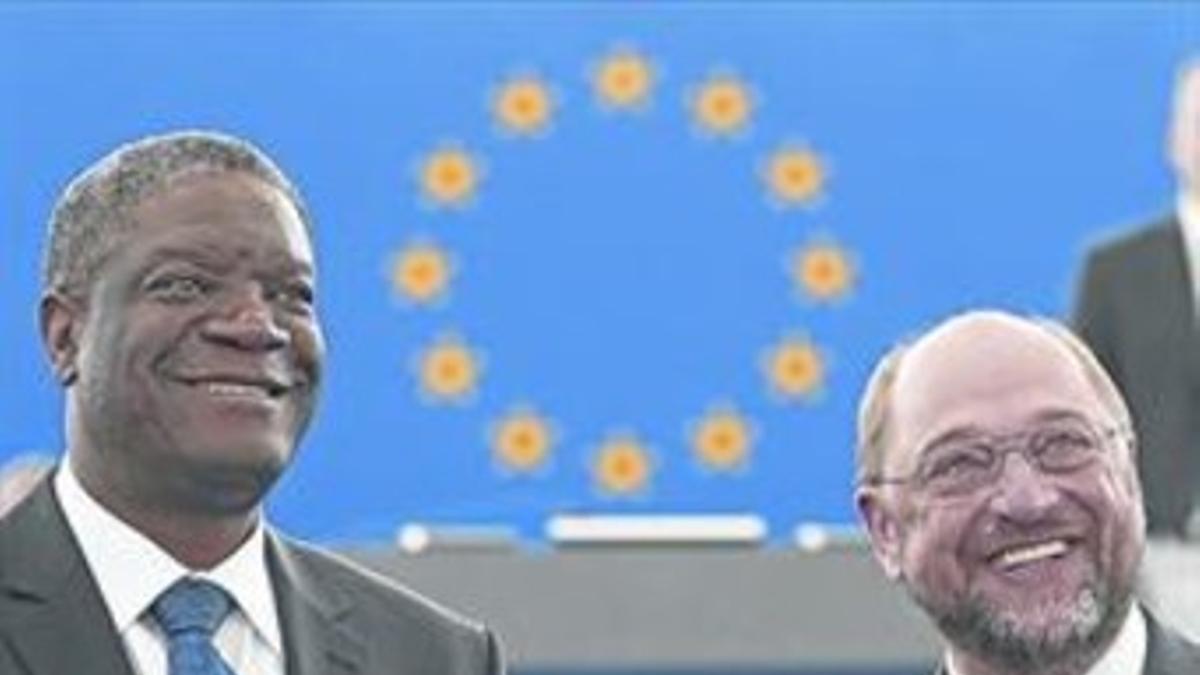 Juncker con Mukwege, ayer en Estrasburgo.