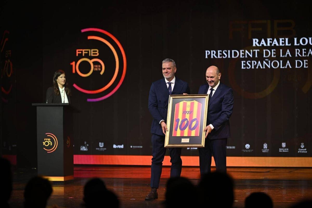 La FFIB ha reconocido a los clubes, jugadores y personas que han ayudado a contruir y fomentar el fútbol en Baleares La FFIB ha reconocido a los clubes, jugadores y personas que han ayudado a contruir y fomentar el fútbol en Baleares