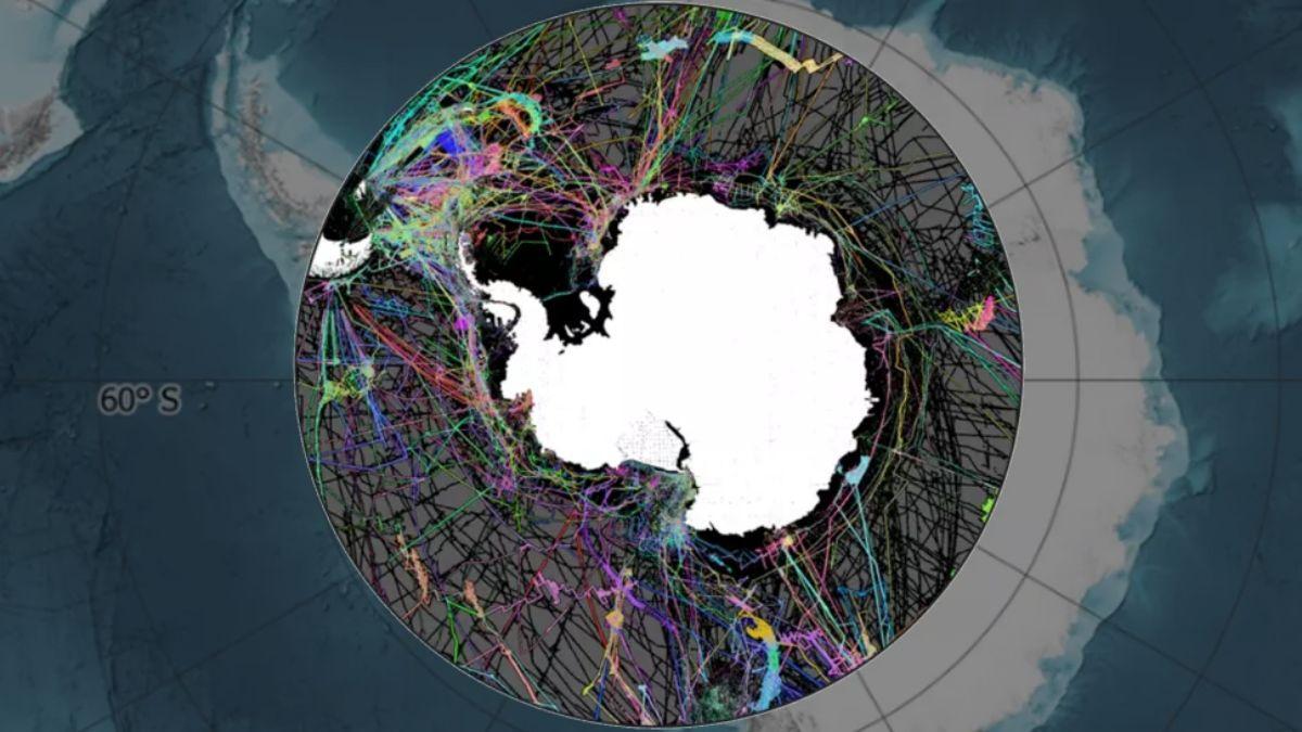 Un mapa del Océano Antártico que muestra las huellas de los barcos topógrafos que recogieron las nuevas medidas de profundidad.