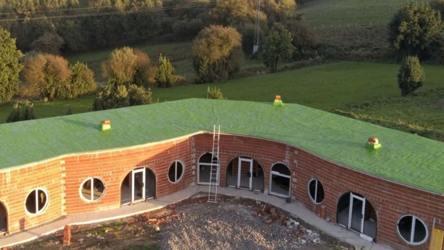 Las casas &quot;hobbit&quot; de Argüero abrirán en primavera y ya tienen las primeras reservas