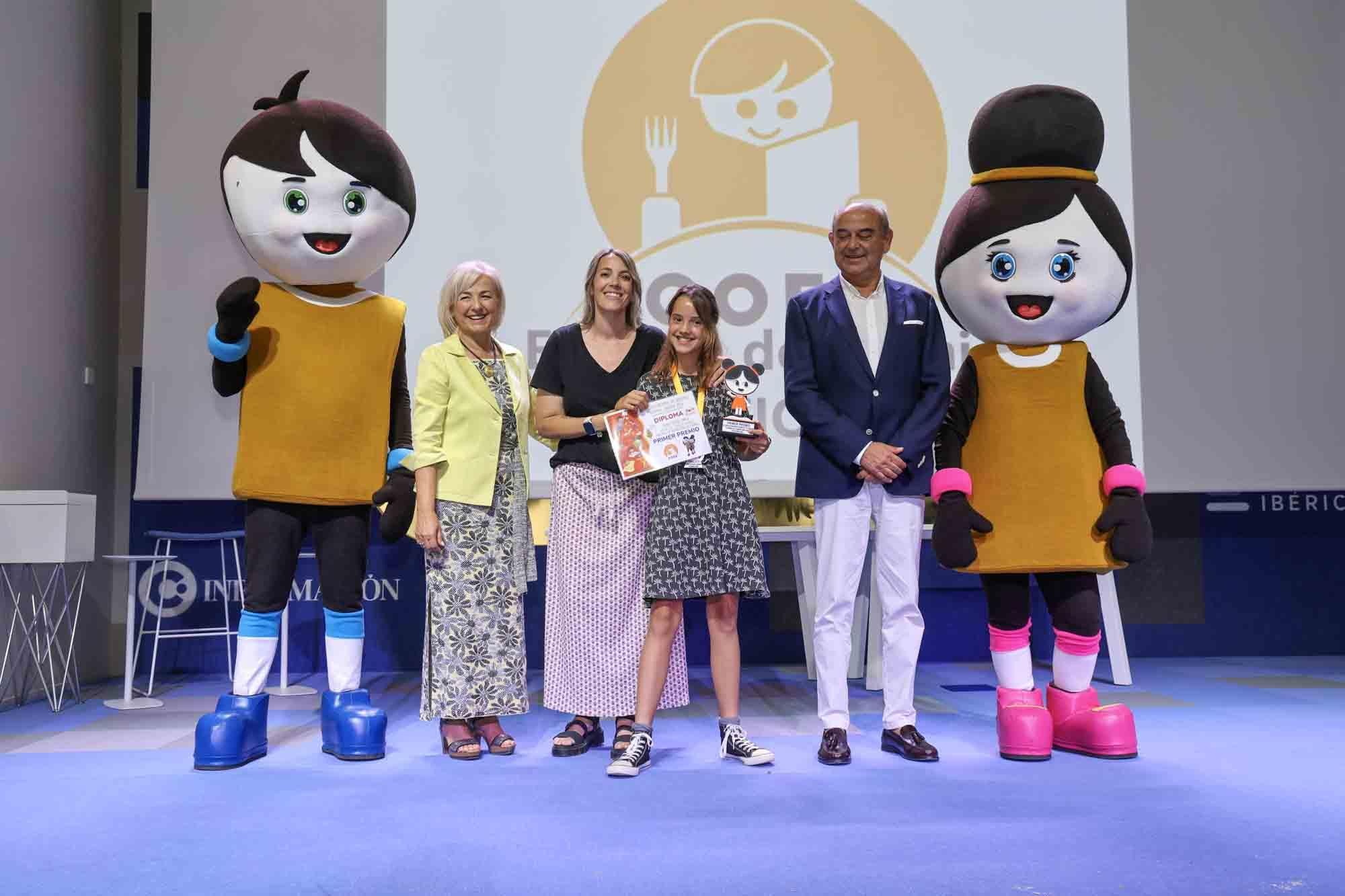 Entrega de premios del concurso infantil de relatos cortos "Cuéntame un cuento para comer" en el Club INFORMACIÓN organizado por COES