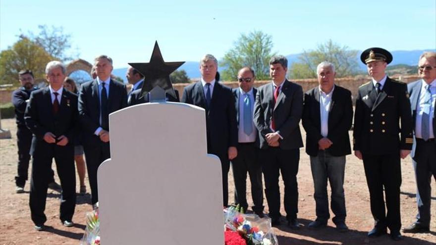 Homenaje a los aviadores soviéticos caídos en Teruel durante la guerra civil