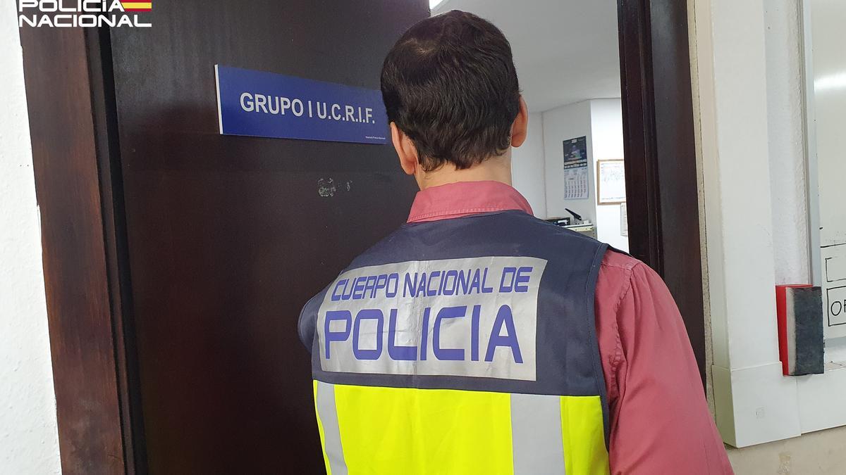Un investigador de la UCRIF de la Policía Nacional.
