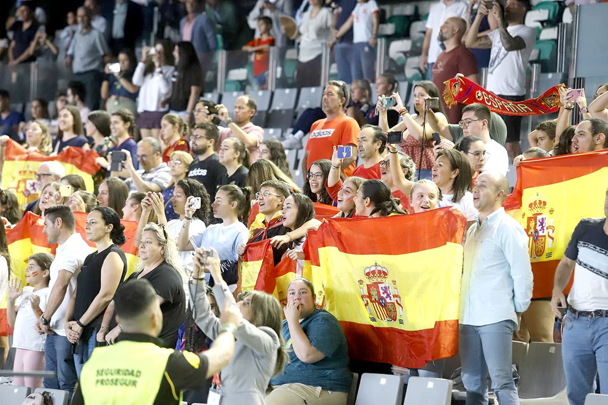 Las imágenes de la afición del España - Suecia femenino