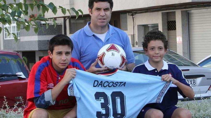 Iván (a la izquierda), Ramón (centro) y Raúl Dacosta. // Iñaki Osorio