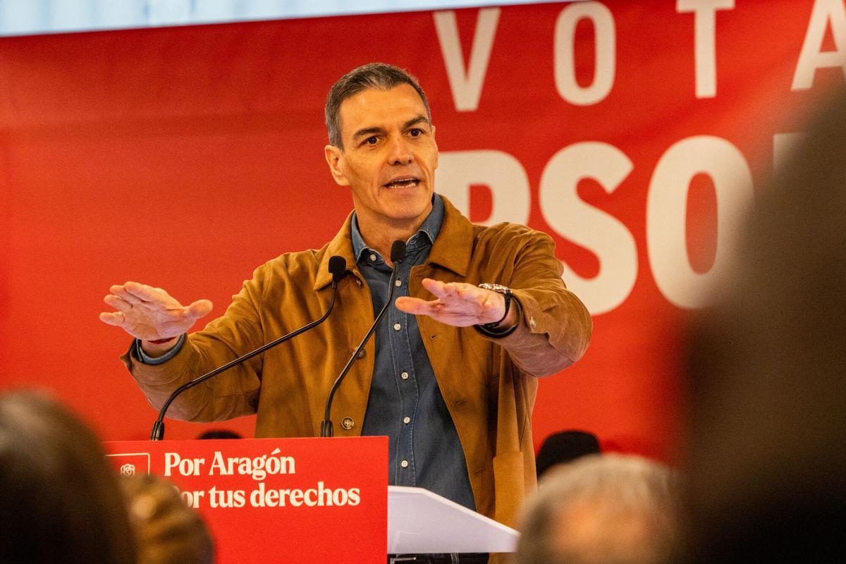 Pedro Sánchez durante un mitin de campaña electoral de Aragón el 1 de febrero en Teruel.