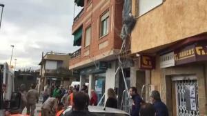 atlas-20181122-un-paracaidista-acaba-colgado-de-una-antena-