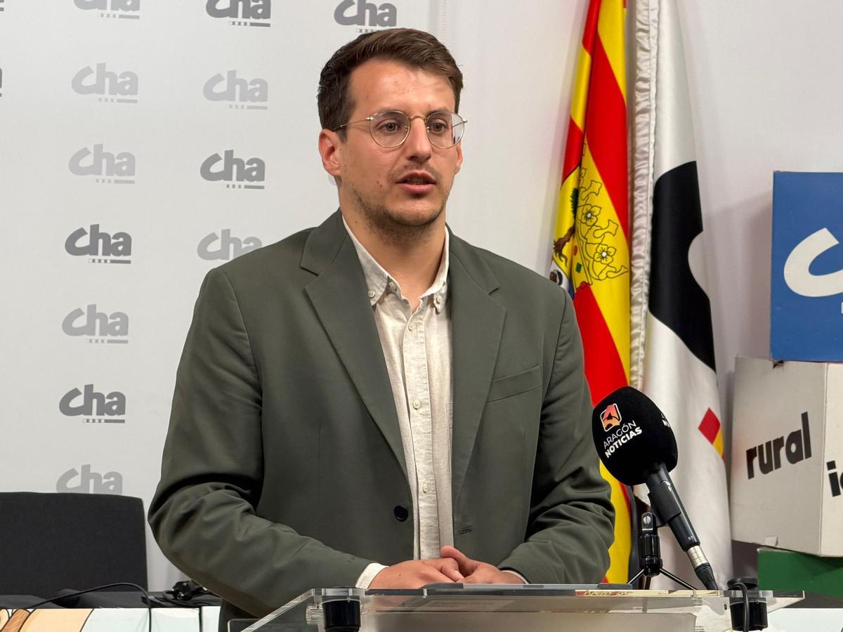 Jorge Pueyo, en la sede de CHA, este miércoles tras el anuncio del pacto PP-Vox.