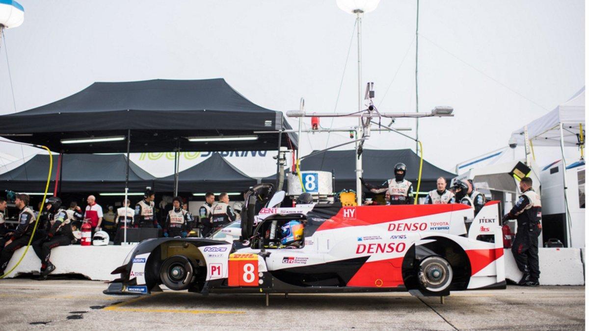 Los Toyota se han dedicado a preparar la carrera