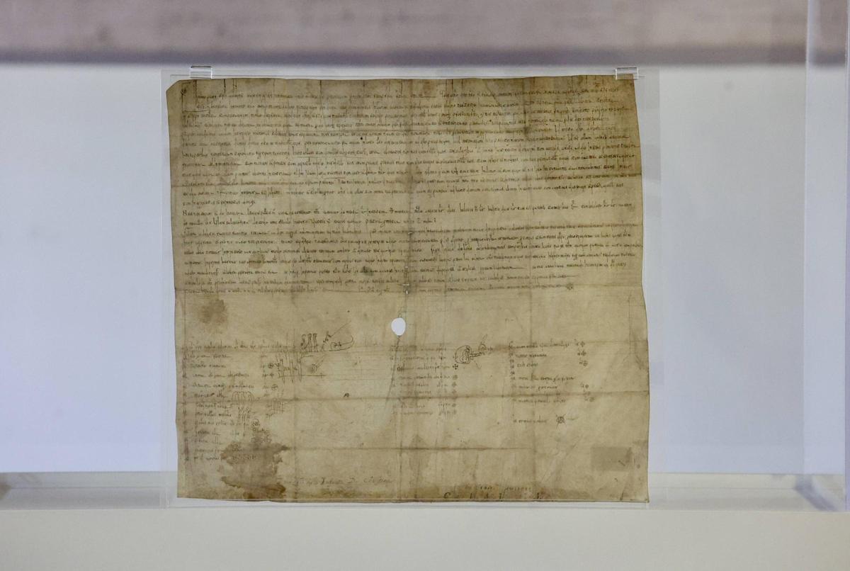 Exhibición del documento fundacional del cenobio de San Salvador de Cornellana