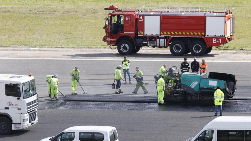 Aena esperará a 2024 para reparar toda la pista de Peinador tras tres cierres por socavón