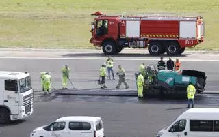 Aena esperará a 2024 para reparar toda la pista de Peinador tras tres cierres por socavón