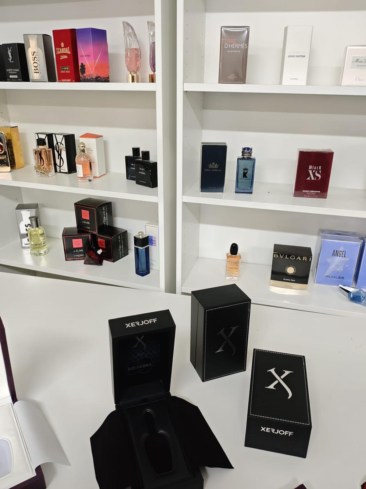 Les imatges de la fàbrica de perfum falsificat de Fogars