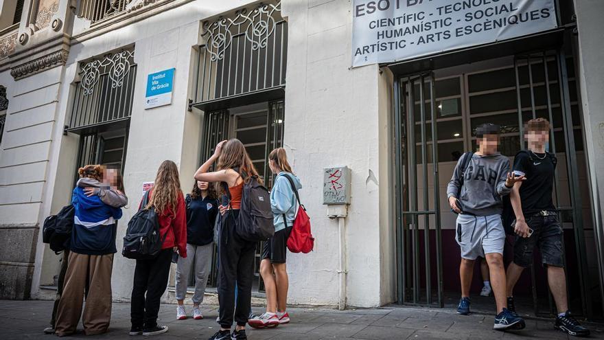 Familias y pediatras catalanas reclaman que los adolescentes entren más tarde a clase por la mañana