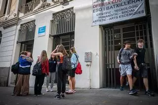 Familias y pediatras catalanas reclaman que los adolescentes entren más tarde a clase por la mañana