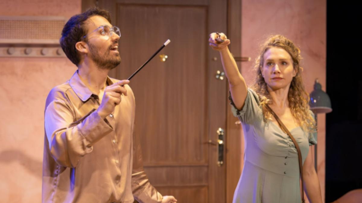 '¿Estás ahí?', la obra de teatro donde el amor convive con sus fantasmas invisibles.