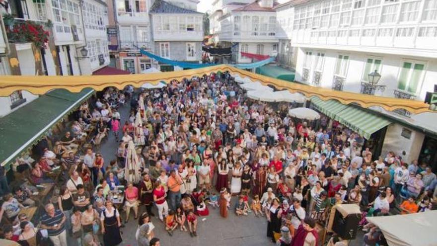 Ambiente de la Feria Medieval en Pontedeume. / Adrián Cunha, PIXELIN