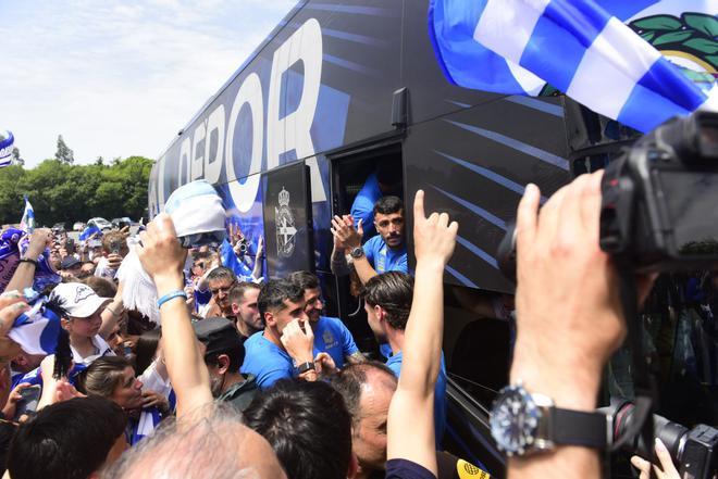Así fue la salida del Deportivo camino de Valladolid con sus aficionados despidiéndole