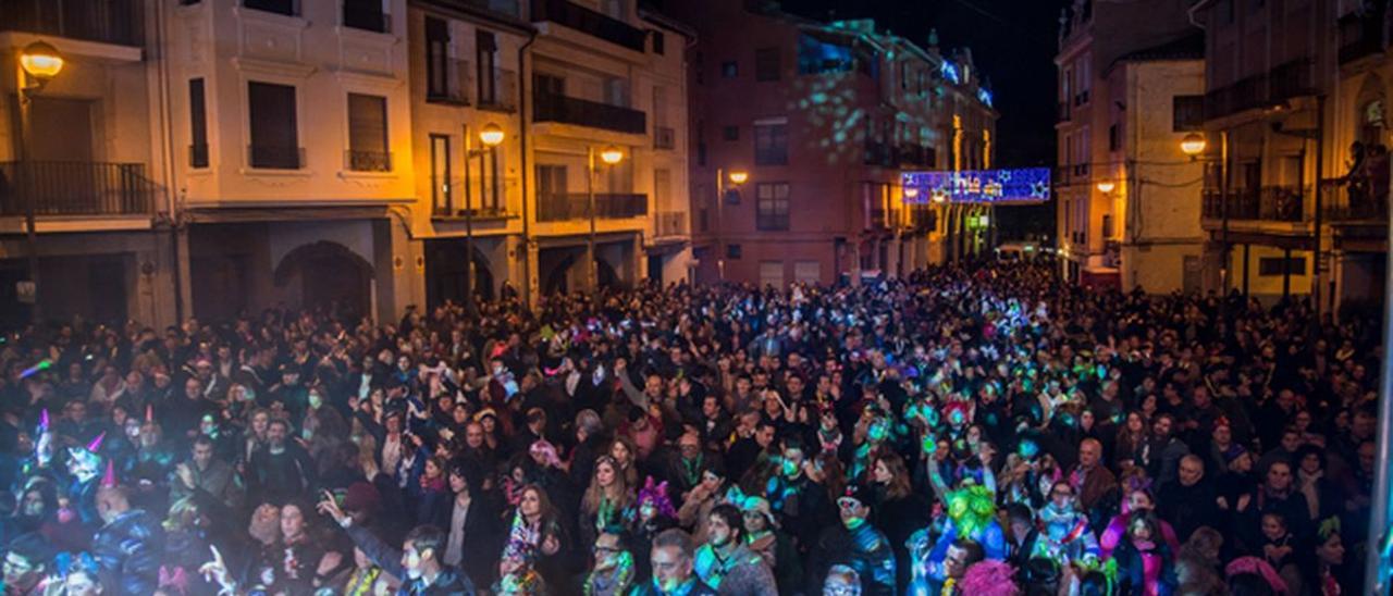 Fiesta de Nochevieja en un municipio, en una imagen de archivo de antes de la pandemia.