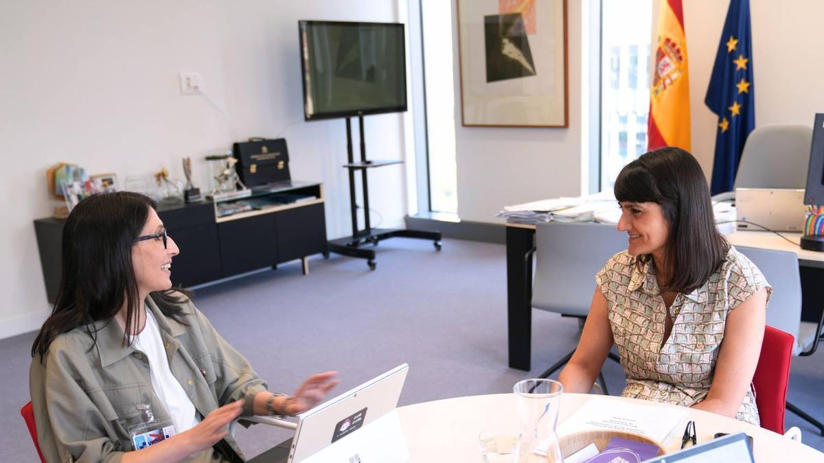 La secretaria de Estado de Digitalización e Inteligencia Artificial, María González Veracruz, y la rectora de la USC, Rosa Crujeiras, durante la reunión celebrada esta semana en Madrid.