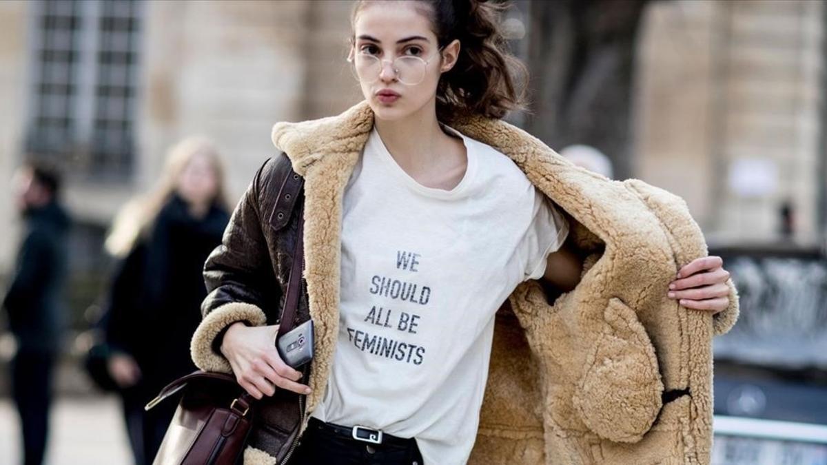 zentauroepp38709037 barceloneando  we should all be feminists  dior camiseta fot180217182849