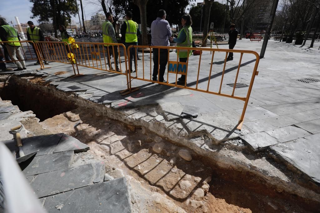 Las fotos del hallazgo de la muralla renacentista de Palma en la plaza de España