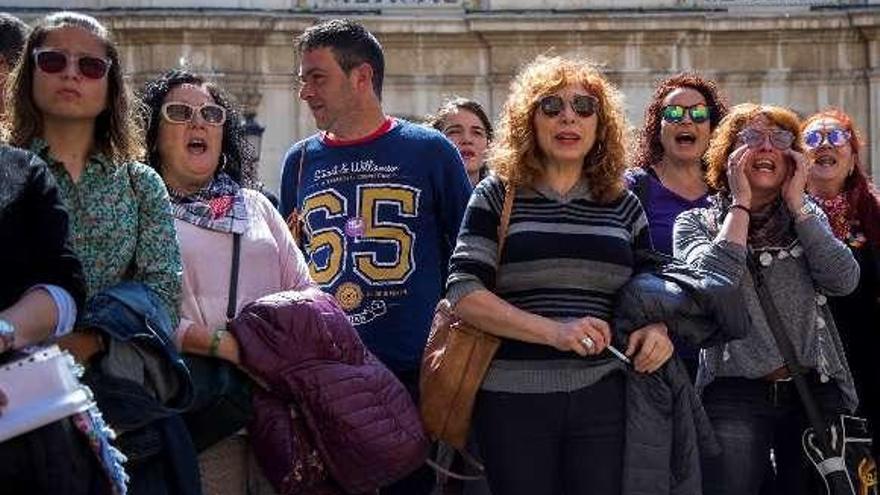 Concentración en Castellón en repulsa por la agresión. // D. Castelló