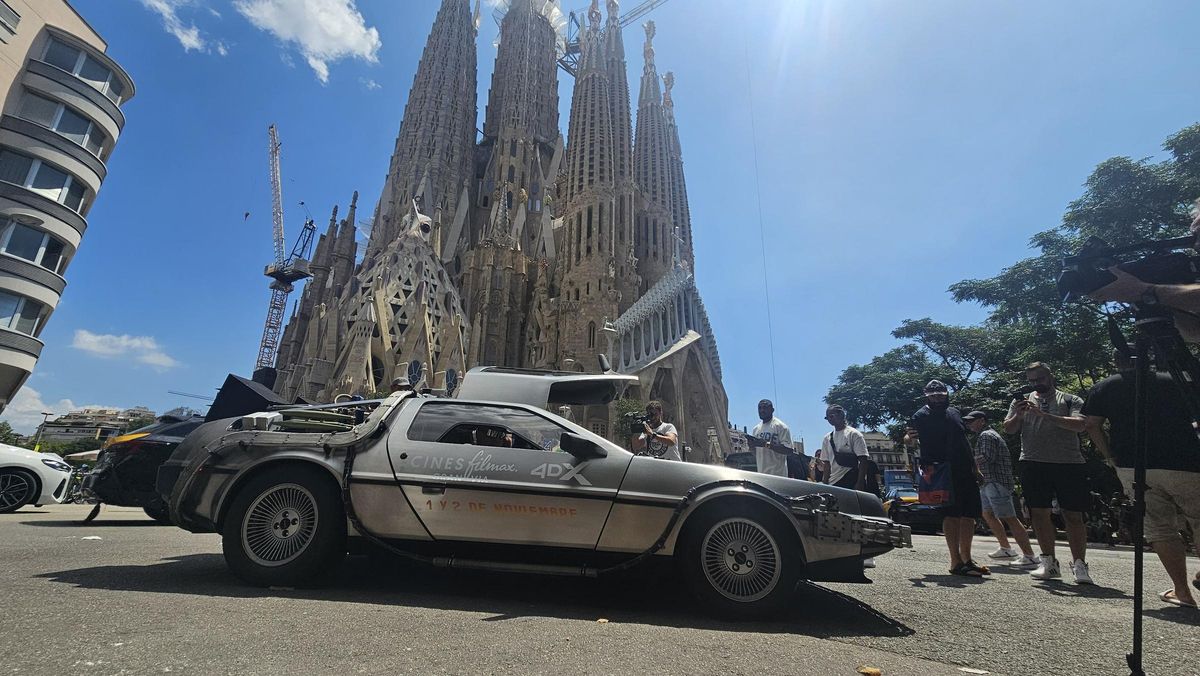 Postureo frente a la Sagrada Família.