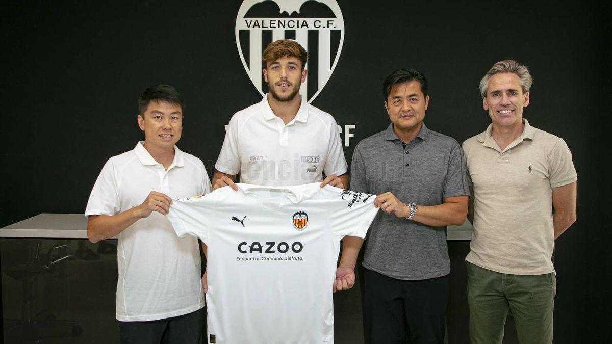 Nico González ya es oficialmente jugador del Valencia CF.