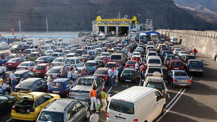 Embarque y desembarque en el puerto de Agaete.