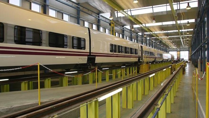 El taller ferroviario de Los Prados es uno de los cuatro que hay en España pertenecientes a Renfe.