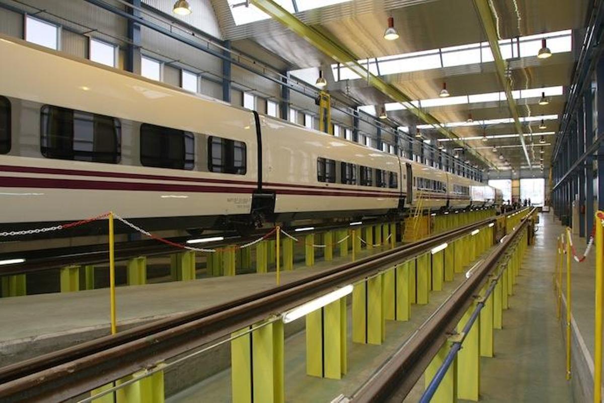 El taller ferroviario de Los Prados es uno de los cuatro que hay en España pertenecientes a Renfe.