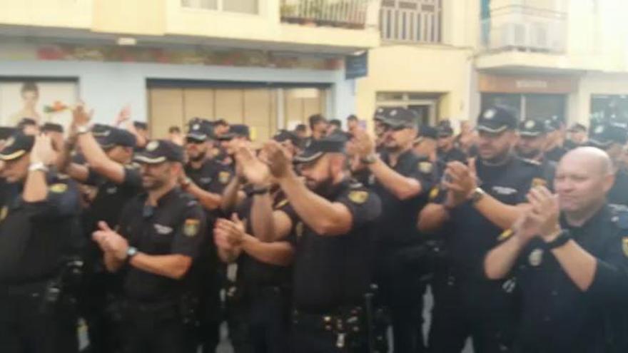 Policías de Alicante elogian la valentía del personal del hotel de Pineda que dejaron