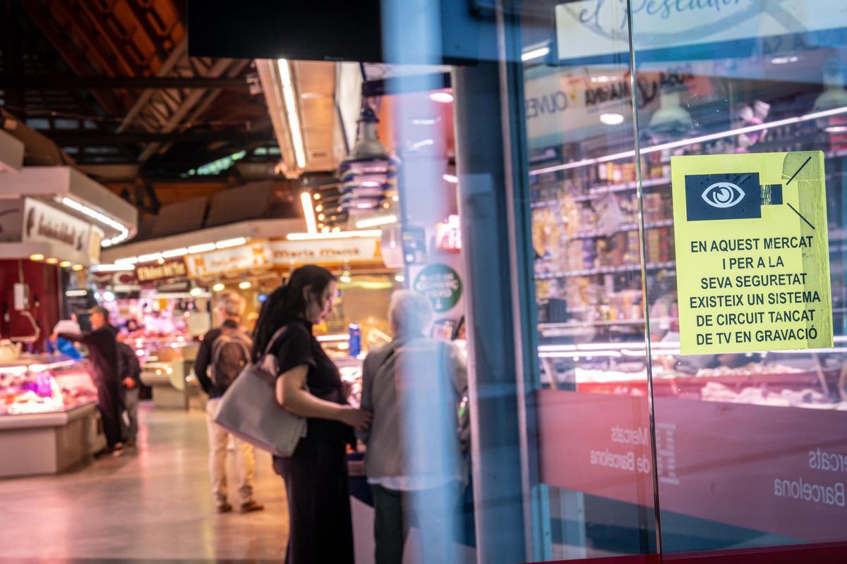 Los paradistas del mercado de Santa Caterina, al límite por un servicio de vigilancia deficiente