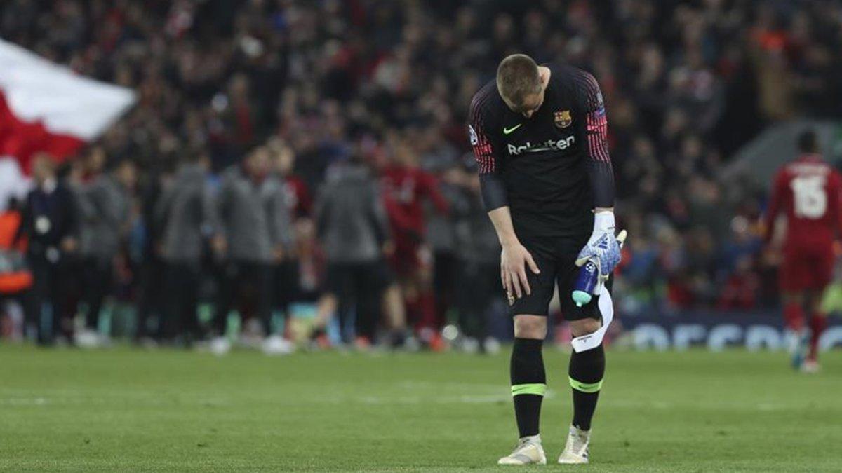 Ter Stegen abandonó Anfield abatido