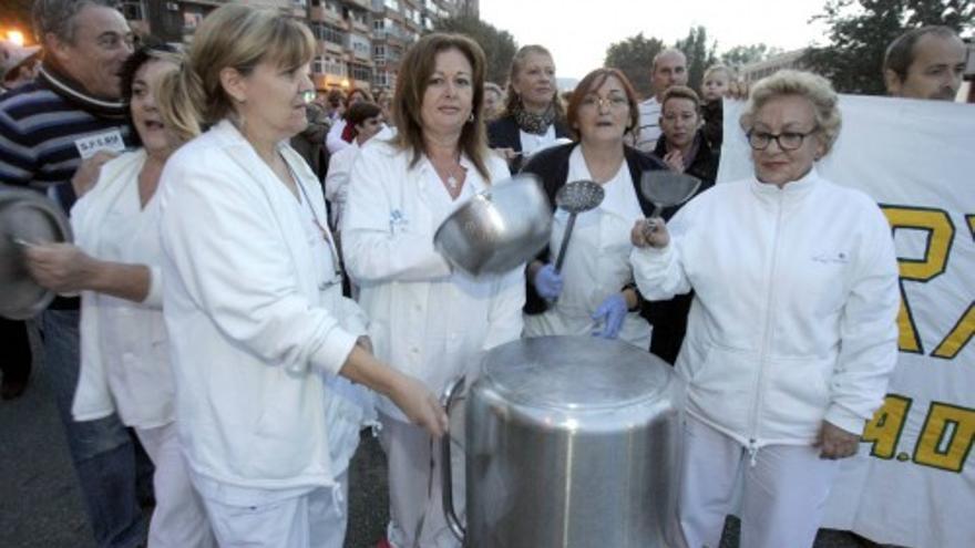 Cacerolada y encierro en El Rosell de Cartagena