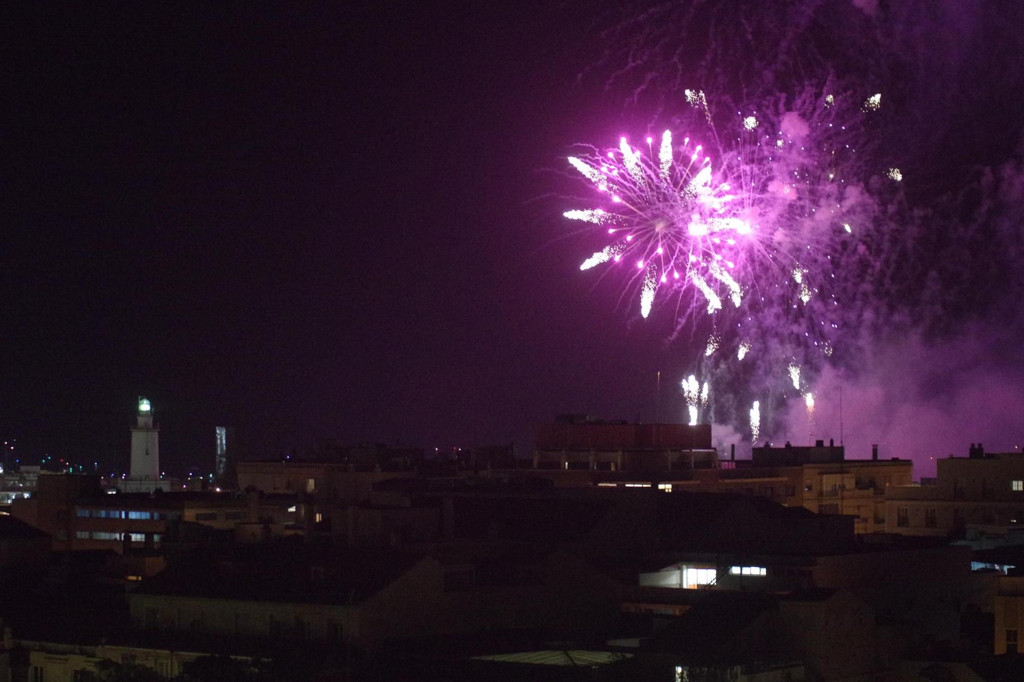 Los fuegos artificiales dan la bienvenida a la Feria de Málaga 2023