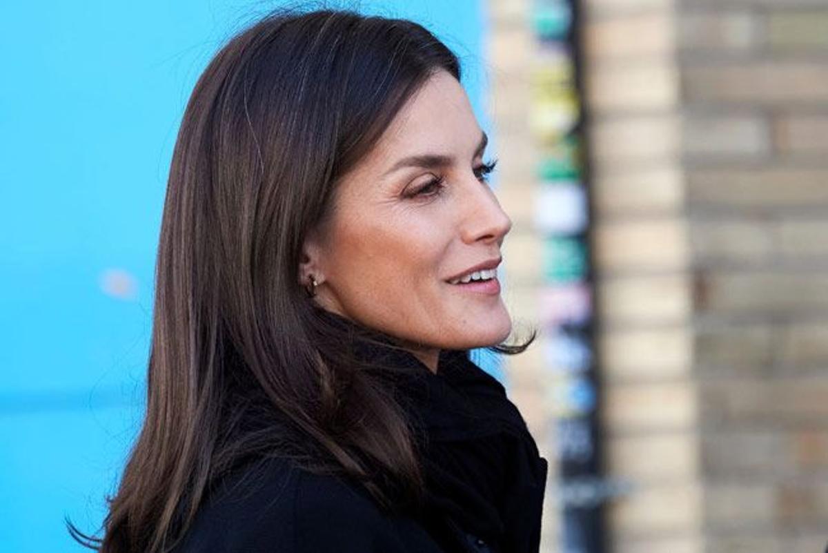 La reina Letizia vuelve a lucir su cabello al natural, con canas