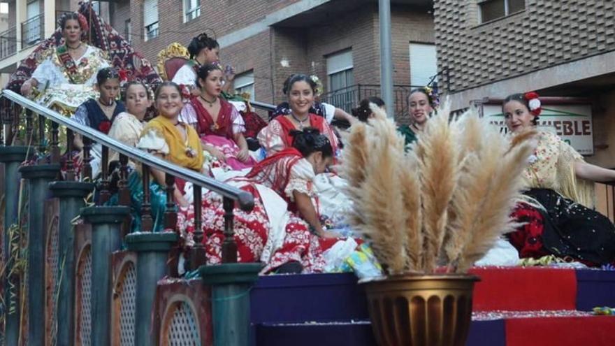 Puente Tocinos celebra su desfile de carrozas