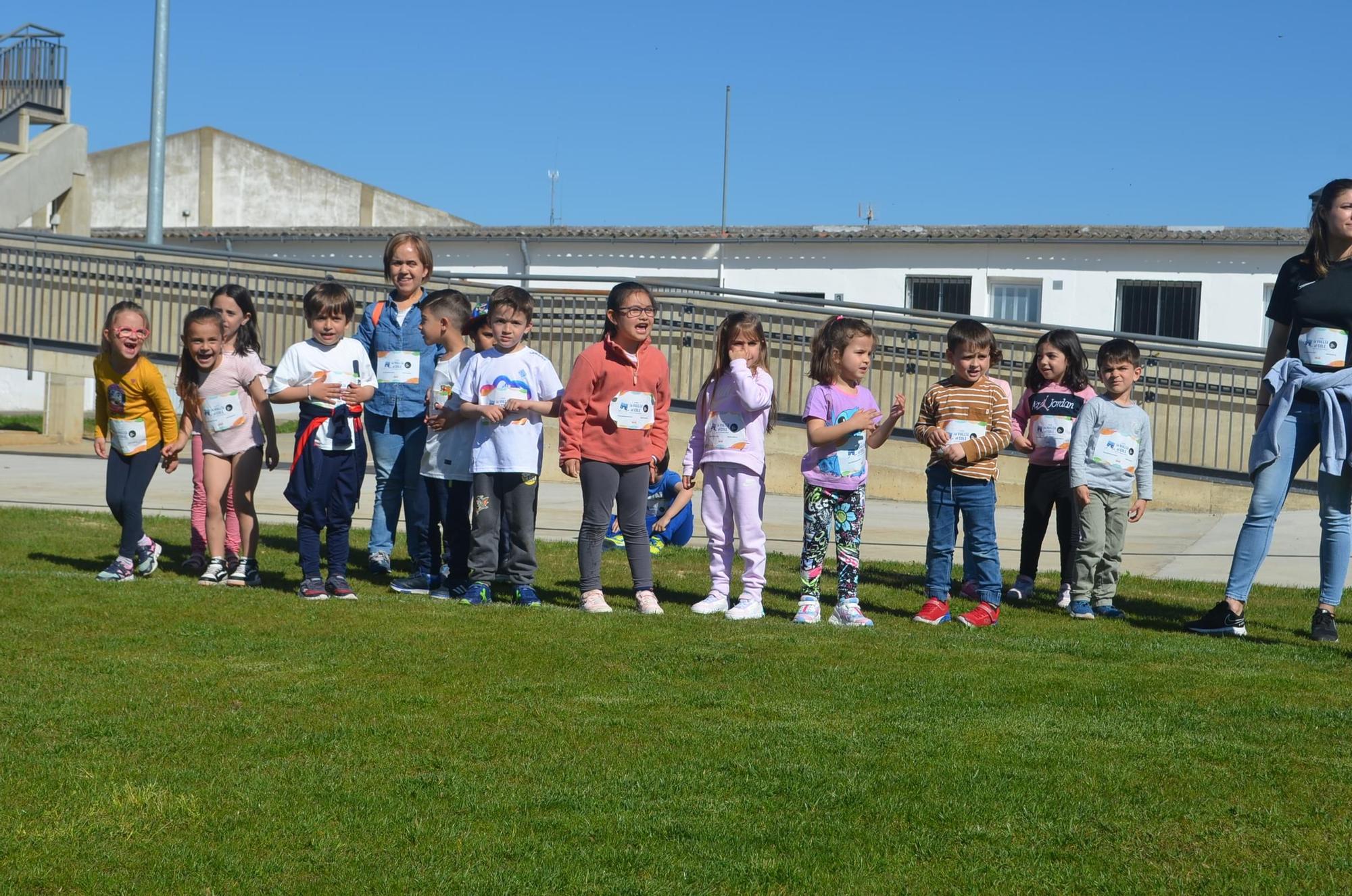 Galería | El colegio Buenos Aires de Benavente corre contra la leucemia infantil